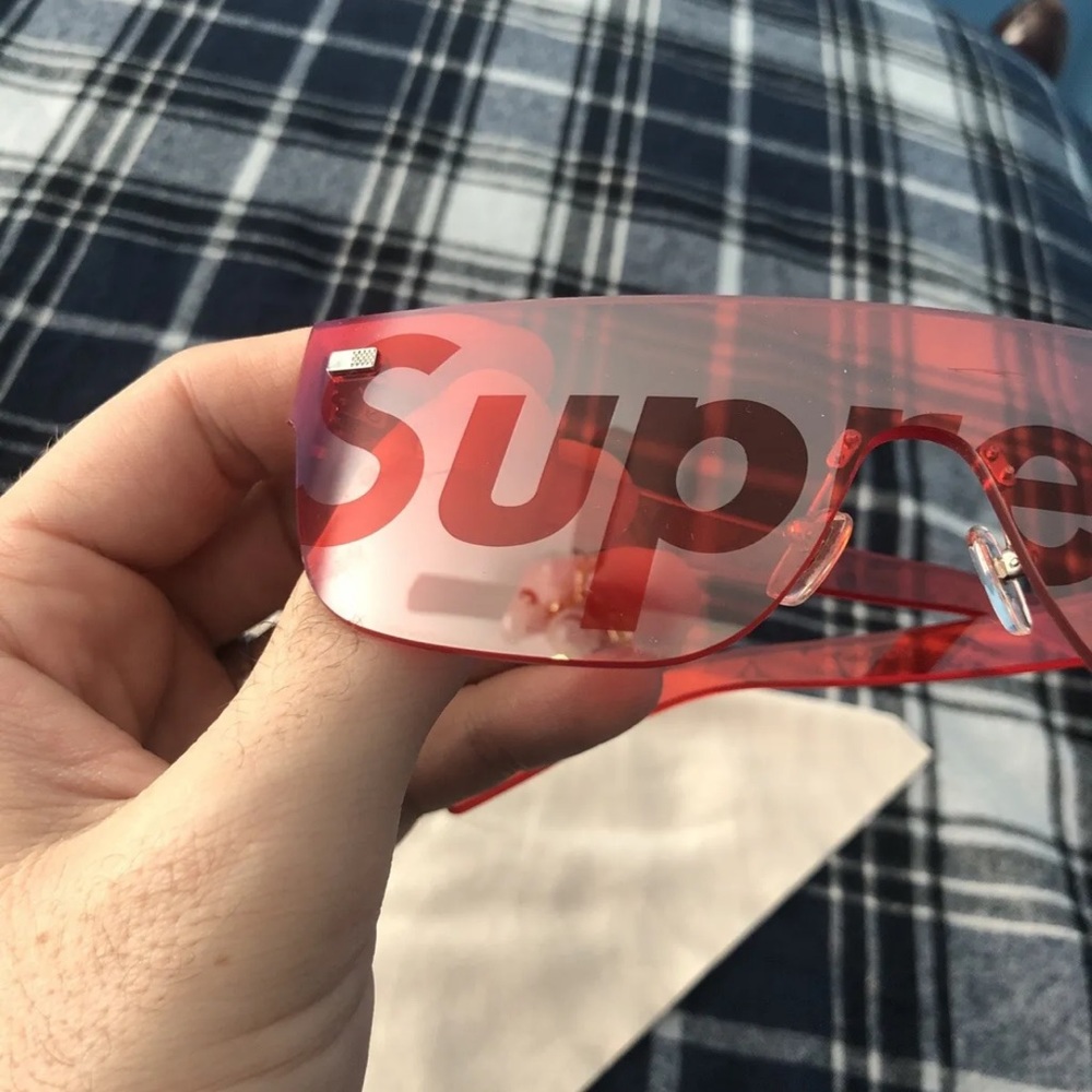 Supreme - Picture 3 of 11